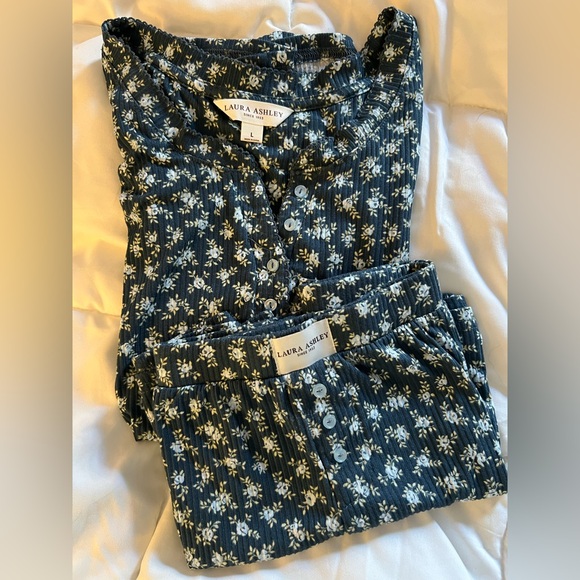 Laura Ashley Other - Laura Ashley floral cottagecore Soft Short Sleeve Top/Shorts Pajama Set Sz: L